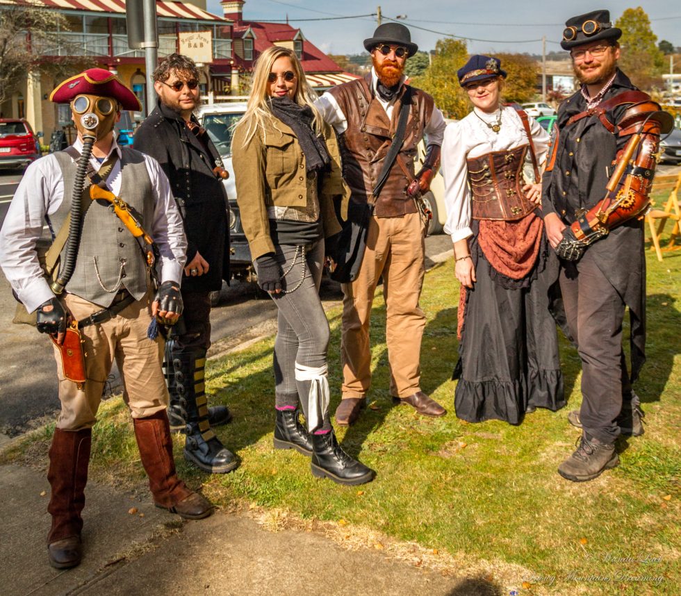 Skav’s Steampunk Workshop & Airship Sirrus crew – Photo by Wanda Leach